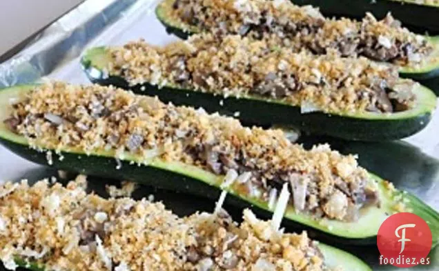 Calabacín Relleno De Champiñones Con Guarnición De Panko De Parmesano