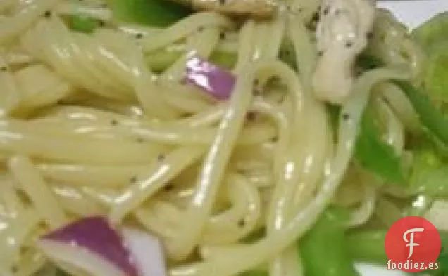 Ensalada de Pasta de Semillas de Amapola de Pollo