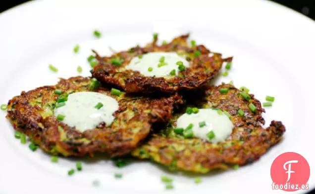 Tortitas De Calabacín Con Crema De Cebollino De Albahaca