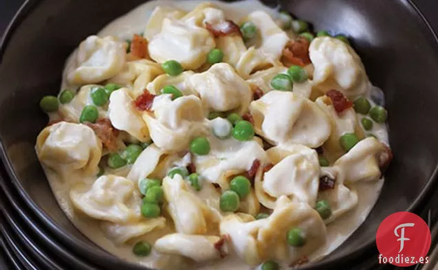 Tortellini Alfredo Simple y Cremoso