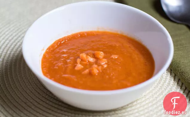 Sopa de tomate con chile Chipotle