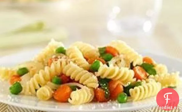 Mini Rotini con Zanahorias y Guisantes