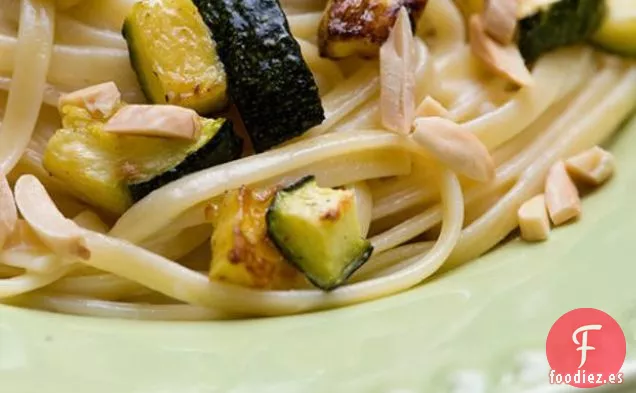 Pasta Cremosa Con Calabacín Asado, Almendras Y Albahaca