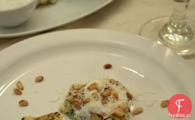 Tortitas De Calabacín Con Crema De Albahaca