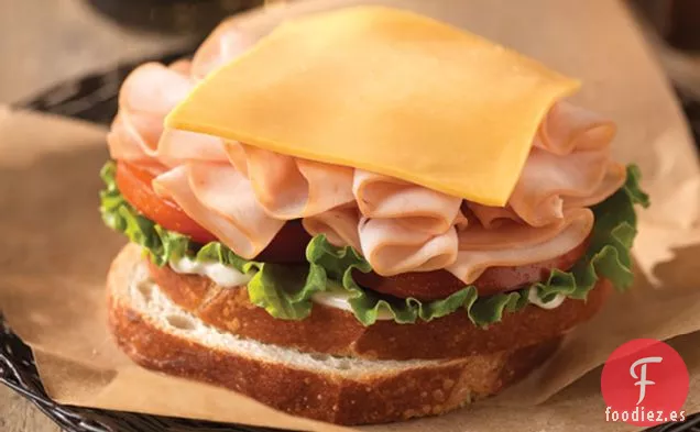 Sándwich Clásico de Pavo y Queso