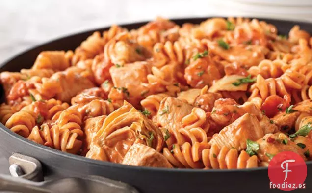 Rotini y Pollo Picante en Salsa de Tomate