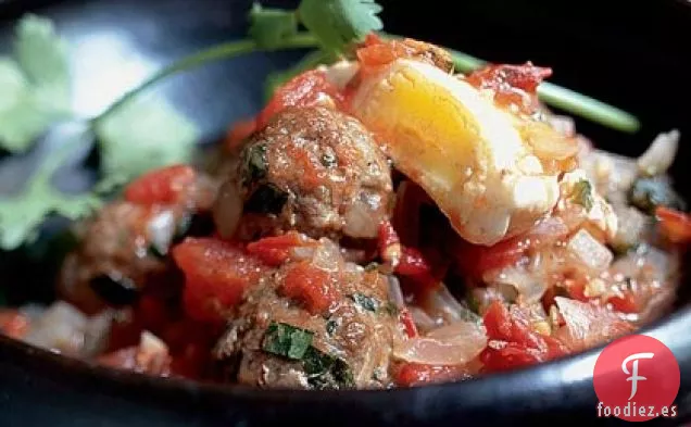 Tagine Kefta Mkawra (Tagine de Albóndigas en Salsa de Tomate con Huevos)