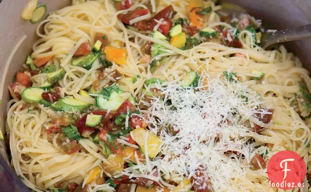 Linguini con Tomates, Calabacines y Hierbas