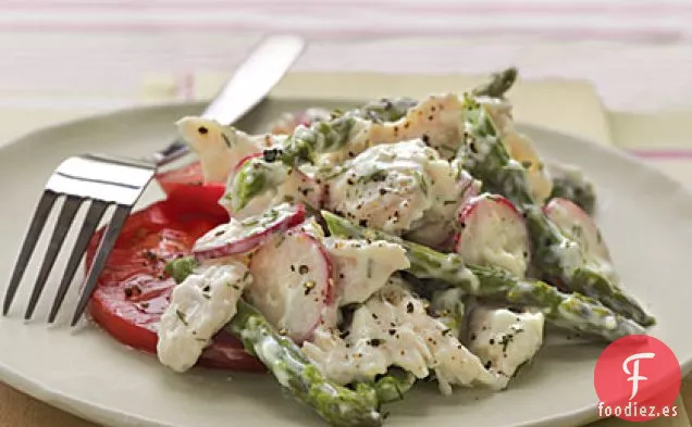 Ensalada de Pollo con Espárragos y Aderezo Cremoso de Eneldo