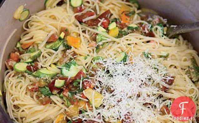 Linguini con Tomates, Calabacines y Hierbas