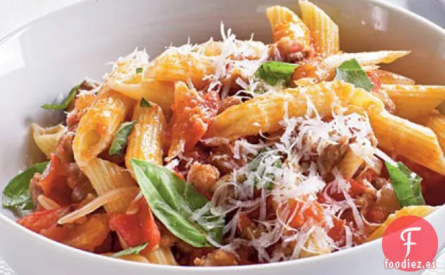 Pasta Fresca de Tomate, Salchicha y Queso de Oveja