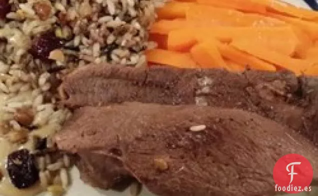 Ganso Asado con Relleno de Arroz Salvaje