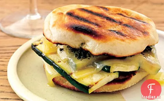 Sándwiches de Gruyère y Calabacín a la parrilla con Pesto Ahumado