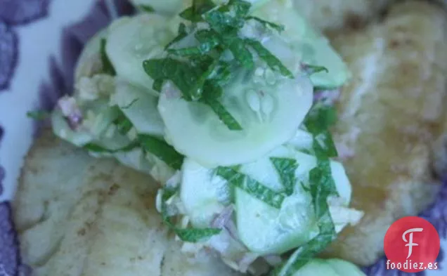 Ensalada De Pepino Picante Con Jengibre, Chalotes Y Menta Sobre Crujiente