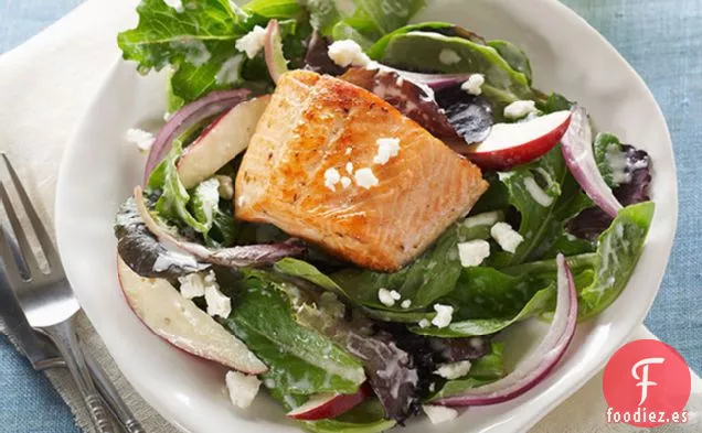 Ensalada de Salmón al Estilo Griego