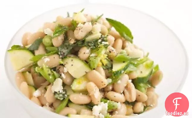 Ensalada De frijoles Blancos Con Calabacín Y Parmesano
