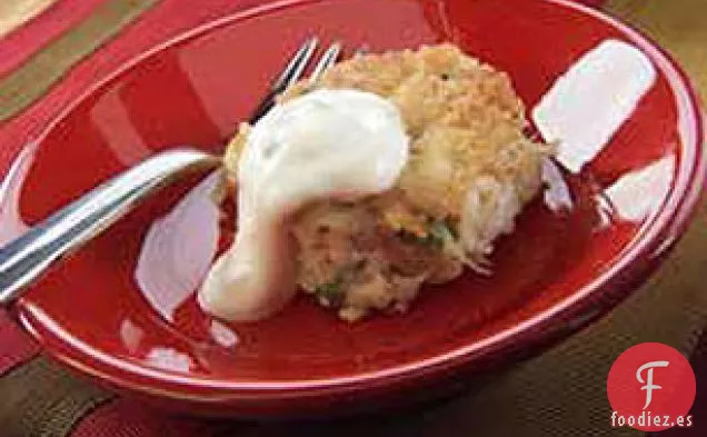 Pasteles de Cangrejo de Estilo Sureño con Salsa de Lima Fresca