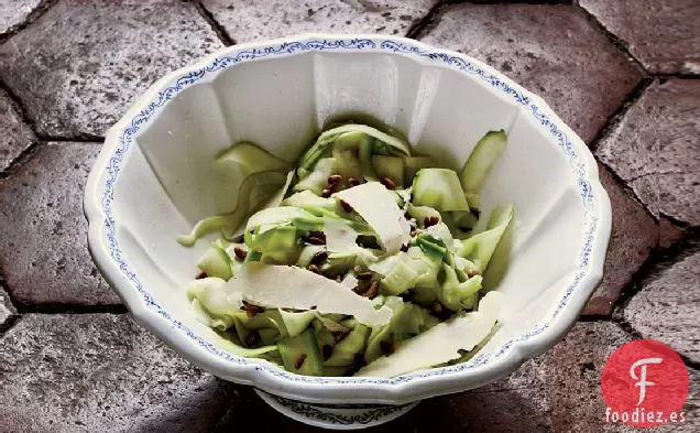 Ensalada de Calabacín Afeitado con Parmesano y Pistachos