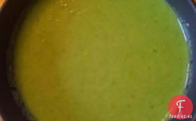 Sopa de Guisantes Verdes Simple y Saludable