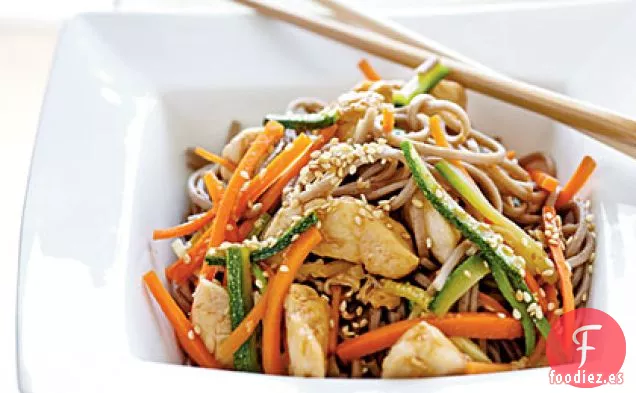 Fideos Soba con Pollo y Verduras