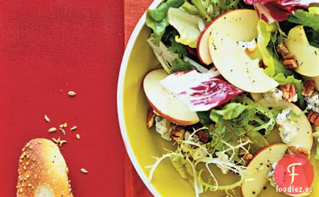 Ensalada de Manzana y Gorgonzola Con Aderezo de Arce