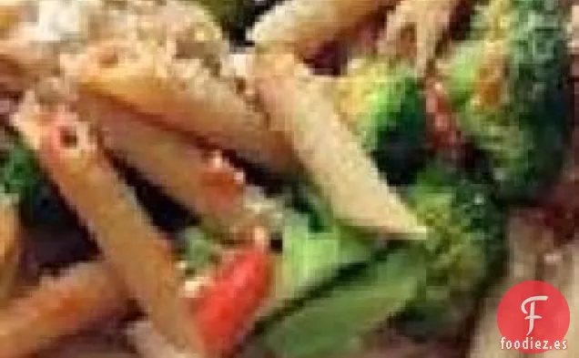 Penne con Salsa de Pimiento Rojo y Brócoli