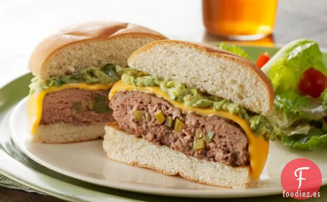 Hamburguesas con Queso Rellenas de Jalapeños con relleno de Guacamole