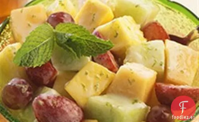Ensalada de Frutas con Aderezo de Menta, Miel y Lima