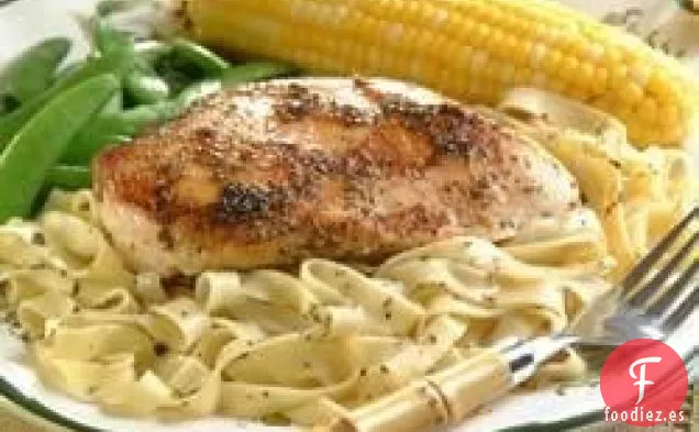 Pollo Sazonado Italiano y Fettuccine