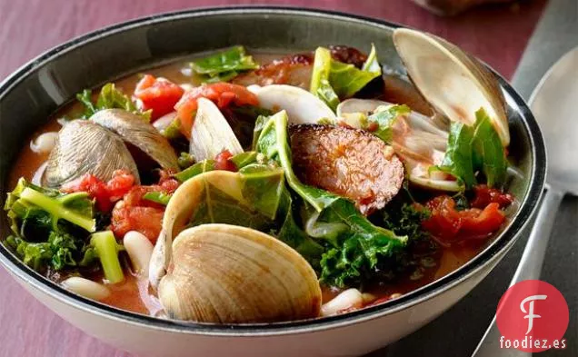 Sopa de Salchichas y Almejas
