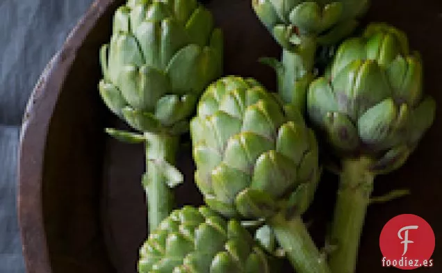 Alcachofas Y Tallos A La Parrilla Con Mantequilla De Estragón De Ajo