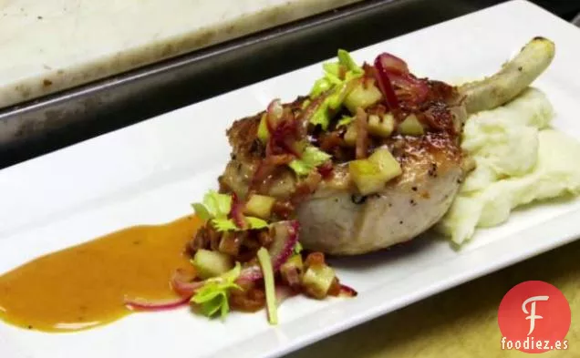 Chuletas de Cerdo con Ensalada de Tocino de Manzana