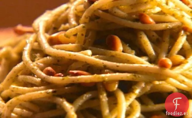 Espaguetis con Pesto de Menta y Perejil