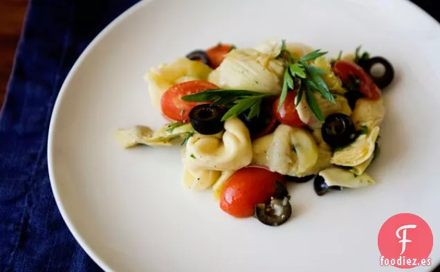 Ensalada De Tortellini Con Alcachofas, Tomates Y Aceitunas