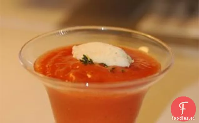 Sopa Fría de Tomate con Helado de Queso Parmesano