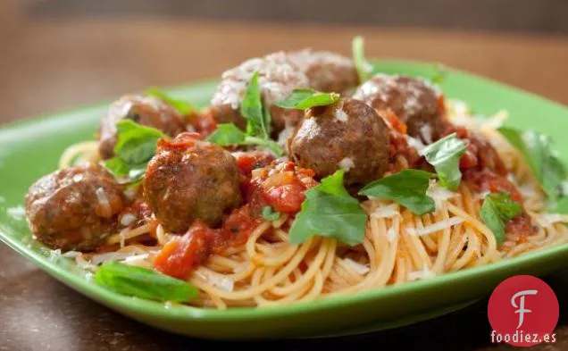 Encima de Ole Ahumado, Todo Cubierto con Queso: Espaguetis y Albóndigas