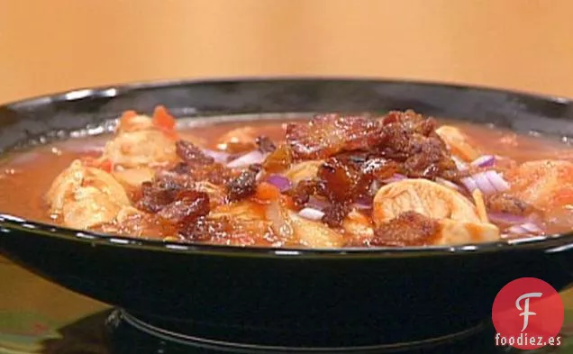 Sopa de Tortilla de Pollo con Chipotle y Tomate Asado al Fuego