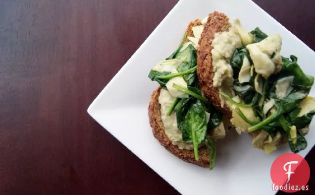 Sándwich de Alcachofa, Espinacas y Frijoles Blancos