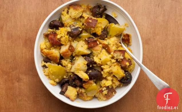 Aderezo de Pan de Maíz con Panceta, Manzanas y Champiñones