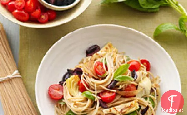 Pasta Mediterránea Con Alcachofas, Aceitunas Y Tomates