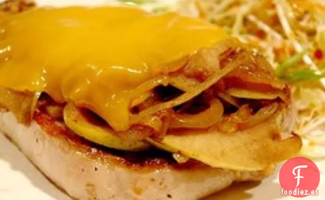 Chuletas de Cerdo con Queso y Manzanas Picantes