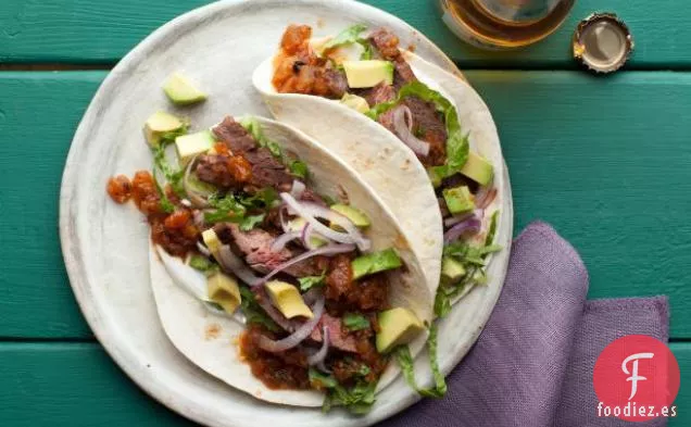 Tacos de Carne de Falda con Salsa de Tomate Asado