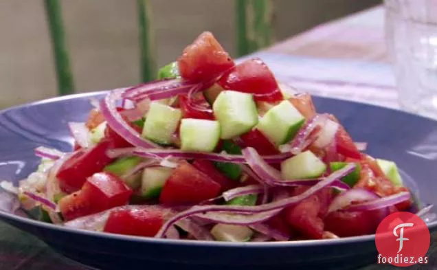 Ensalada de Pepino, Tomate y Cebolla Roja