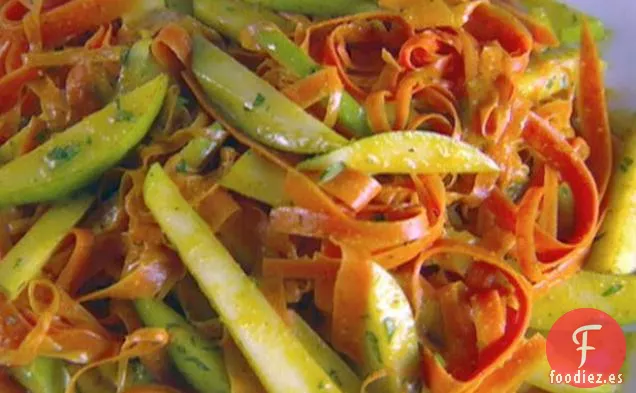 Ensalada de Zanahoria y Pera Afeitada con Vinagreta de Curry