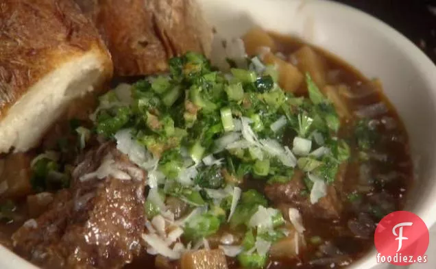 Carne en Maceta y Raíz de Apio con Gremolata de Apio