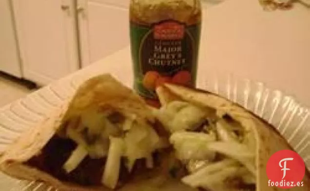 Hamburguesas de Pavo Indio Con Lima, Pepinos y Chutney