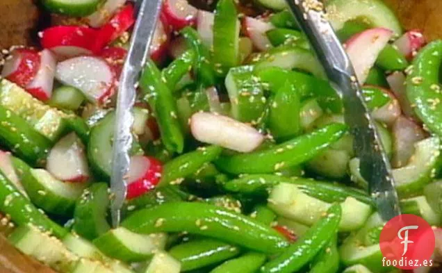 Ensalada de Guisantes, Rábanos y Pepinos con Broche de Azúcar