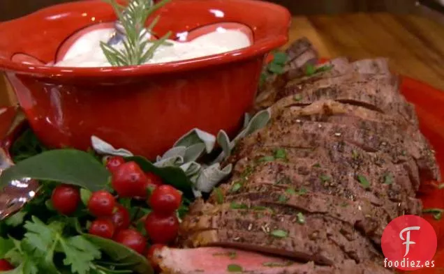 Asado a Fuego Lento con Salsa Cremosa de Hierbas