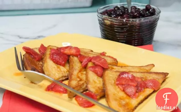 Tostadas Francesas Clásicas con Jarabe de Fresa