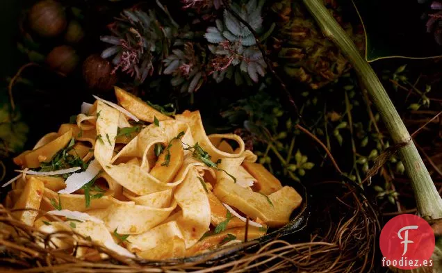 Pasta Hecha a Mano con Salsa de Tomate y Alcachofa